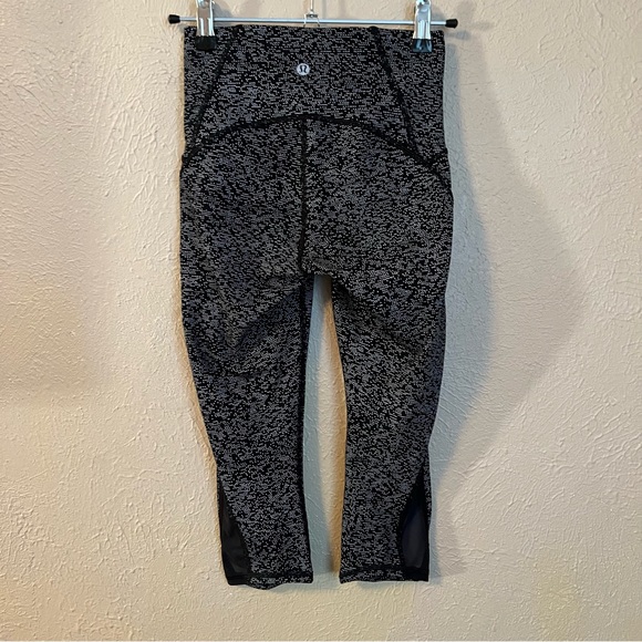 Lululemon Train Times Crop 17” Leggings Soundwave White Black 2 - Picture 2 of 6